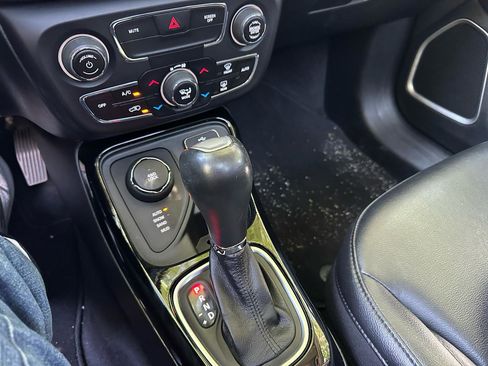 Used 2018 Jeep Compass Latitude w/ Popular Equipment Group AWD/4WD image 18