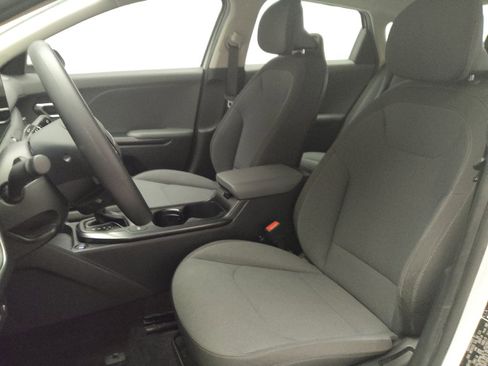 Used 2025 Kia K4 FWD image 17
