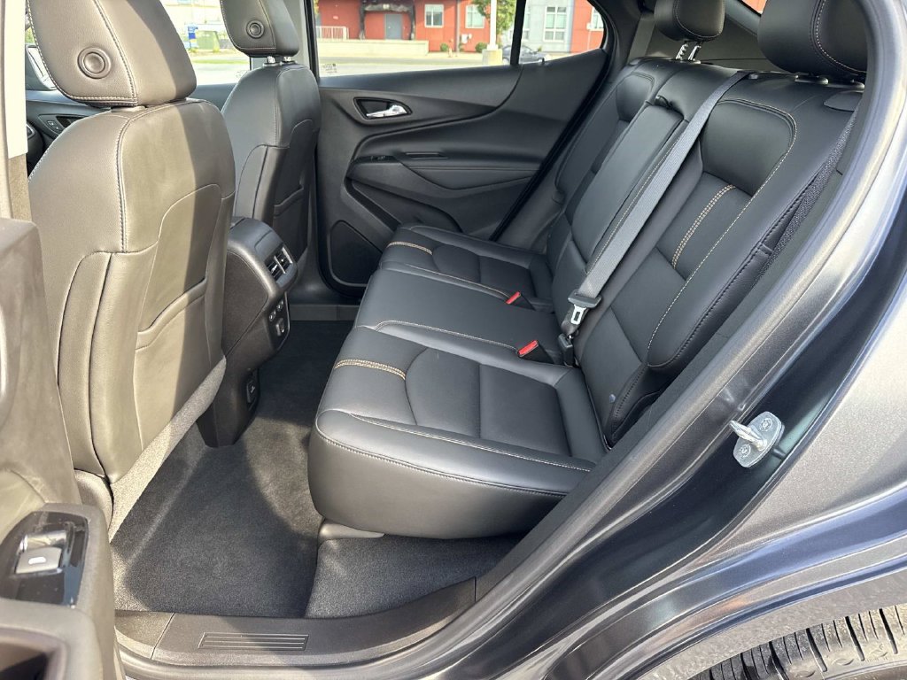 Used 2022 Chevrolet Equinox Premier AWD/4WD image 23