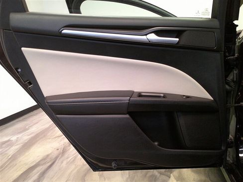 Used 2018 Ford Fusion Titanium image 38