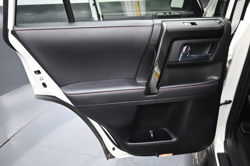 Used 2021 Toyota 4Runner Venture w/ Moonroof Package AWD/4WD image 31