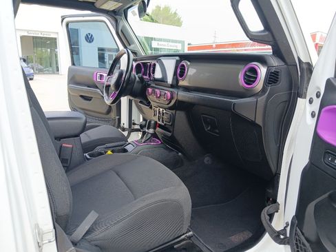 Used 2020 Jeep Wrangler Unlimited Sahara AWD/4WD image 20