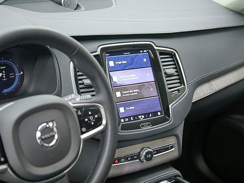 Certified 2023 Volvo XC90 T8 Ultimate w/ Lounge Package image 12