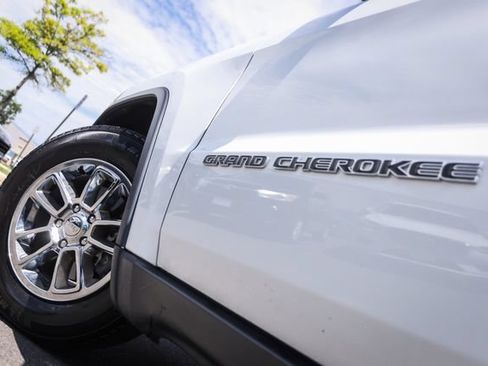 Used 2020 Jeep Grand Cherokee Laredo AWD/4WD image 20
