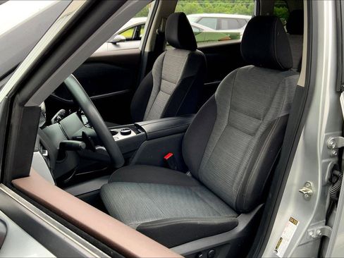 Used 2023 Nissan Rogue SV image 23