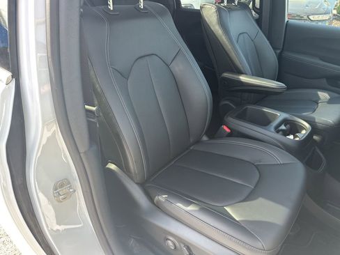 New 2026 Chrysler Pacifica Select image 56