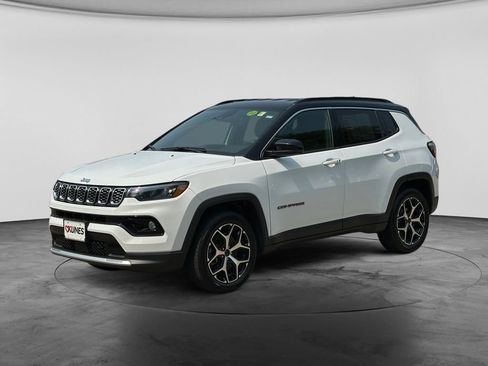 Used 2025 Jeep Compass Limited AWD/4WD image 3