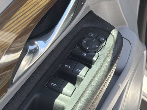 Used 2019 GMC Terrain SLE w/ Driver Convenience Package FWD image 15