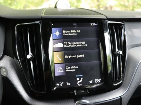 Used 2019 Volvo XC60 T5 R-Design w/ Protection Package Premier AWD/4WD image 16