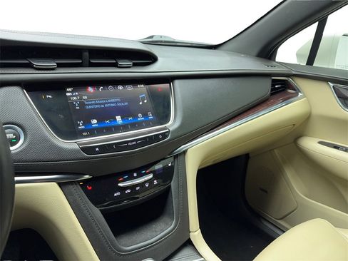 Used 2018 Cadillac XT5 Luxury w/ Driver Awareness Package image 23
