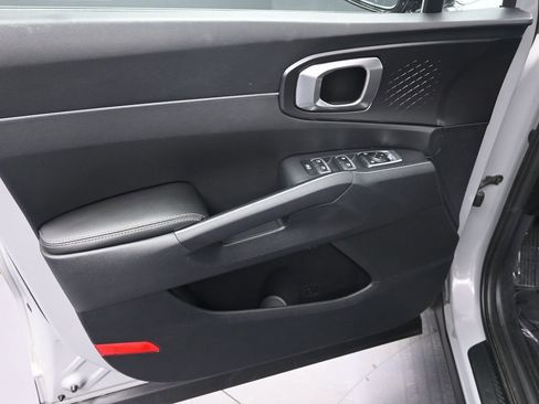 Certified 2024 Kia Sorento EX w/ Panoramic Sunroof Package image 10