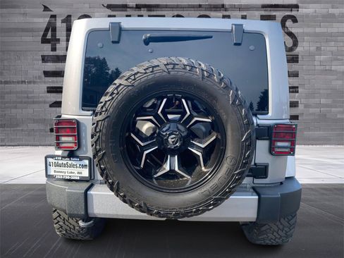 Used 2017 Jeep Wrangler Unlimited Sahara w/ Connectivity Group image 4