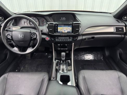 Used 2017 Honda Accord Touring image 12