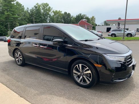 Used 2023 Honda Odyssey Touring image 3