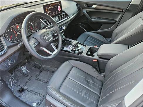 Used 2023 Audi Q5 2.0T Premium w/ Convenience Package image 9
