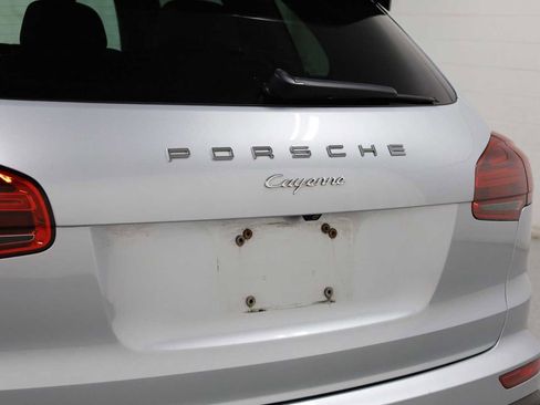 Used 2017 Porsche Cayenne image 8