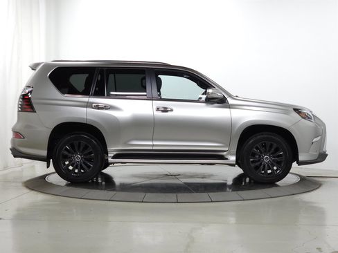 Used 2023 Lexus GX 460 Premium w/ Accessory Package AWD/4WD image 12