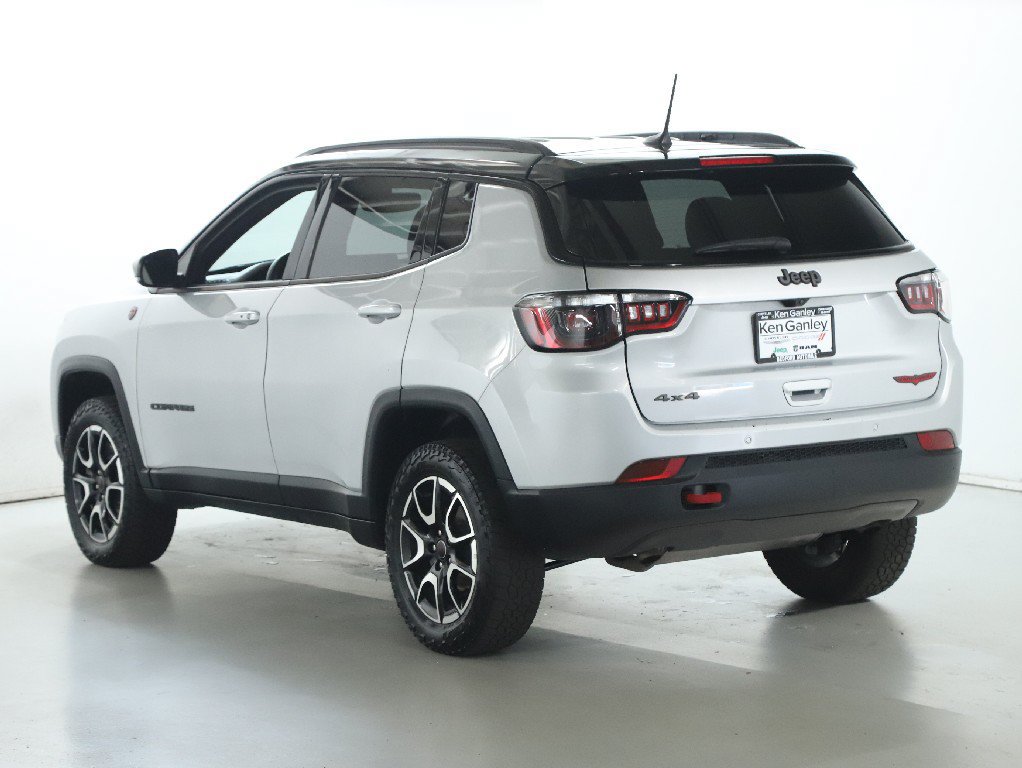 Used 2025 Jeep Compass Trailhawk AWD/4WD image 39