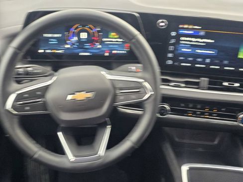 Used 2025 Chevrolet Equinox LT AWD/4WD image 13