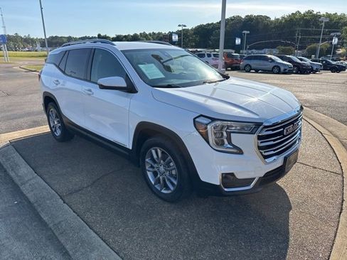 Used 2024 GMC Terrain SLT FWD image 3