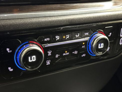 Used 2025 GMC Sierra 1500 SLT AWD/4WD image 17