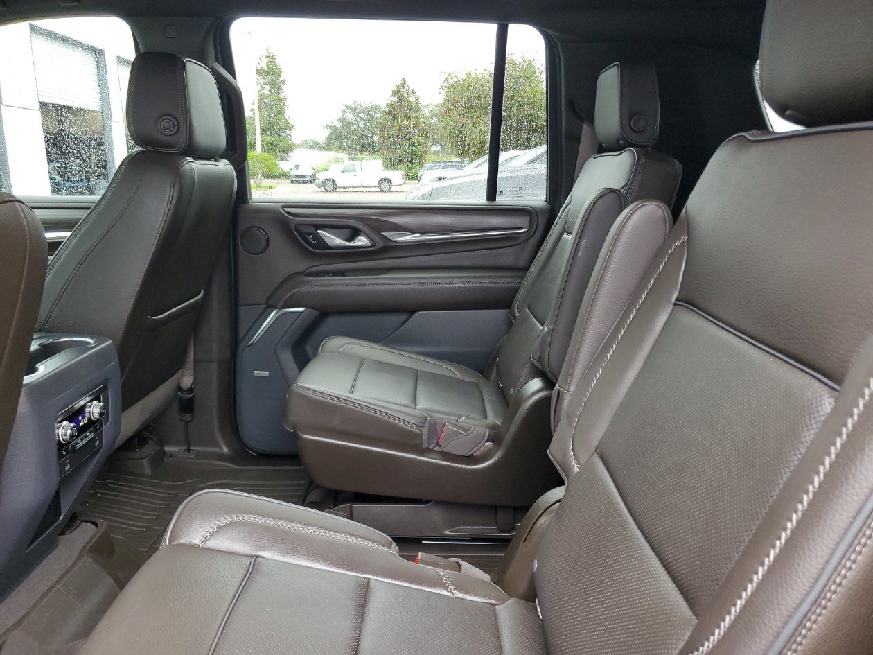 Used 2021 GMC Yukon XL Denali w/ Denali Premium Package AWD/4WD image 10