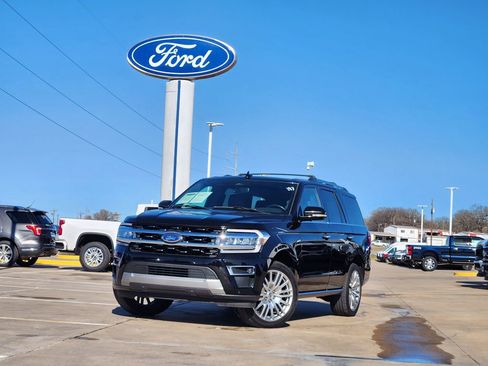 Certified 2024 Ford Expedition Limited image 3