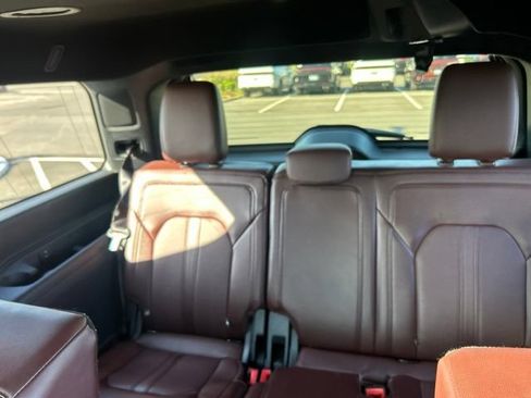 Used 2022 Ford Expedition Limited AWD/4WD image 11