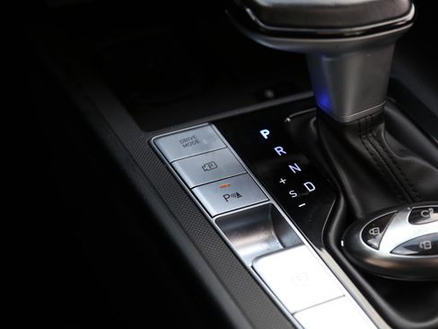 Used 2024 Hyundai Elantra Limited image 38