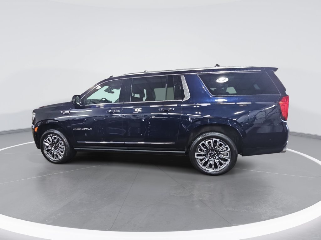 Used 2023 GMC Yukon XL Denali Ultimate w/ LPO, Floor Liner Package AWD/4WD image 7