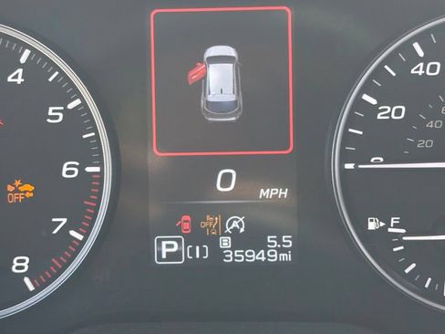 Used 2025 Subaru Crosstrek 2.5i Premium AWD/4WD image 4