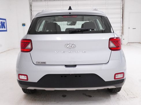 Used 2020 Hyundai Venue SEL w/ Convenience Package FWD image 6