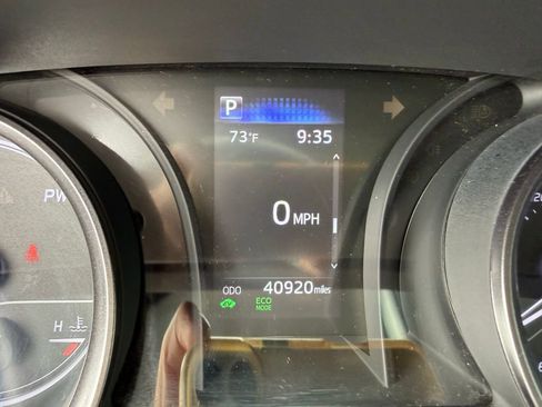 Used 2022 Toyota Camry SE FWD image 17