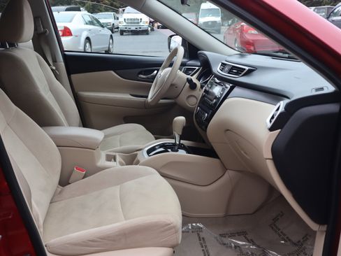 Used 2015 Nissan Rogue SV w/ SV Moonroof Package image 36