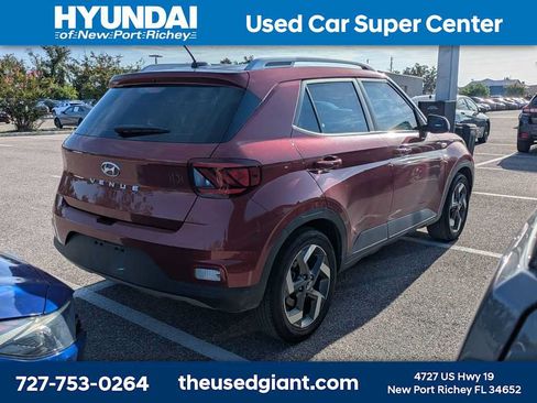 Certified 2024 Hyundai Venue SEL FWD image 2