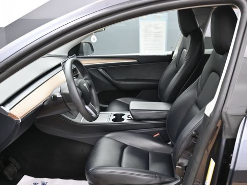 Used 2024 Tesla Model Y Long Range RWD image 16