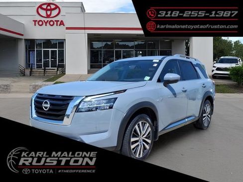Used 2022 Nissan Pathfinder Platinum w/ Cargo Package AWD/4WD image 1