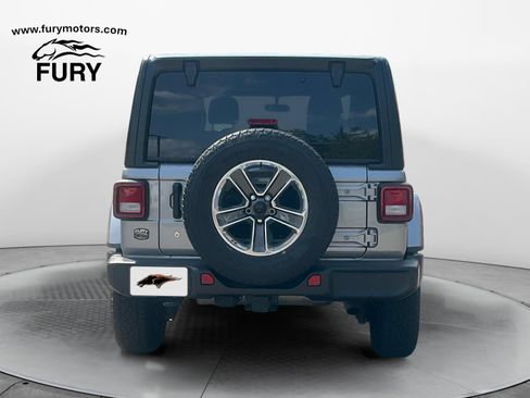 Used 2018 Jeep Wrangler Unlimited Sahara AWD/4WD image 4