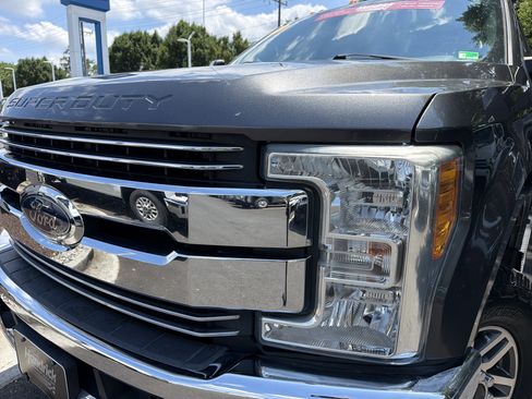 Used 2017 Ford F250 Lariat w/ Lariat Value Package AWD/4WD image 6
