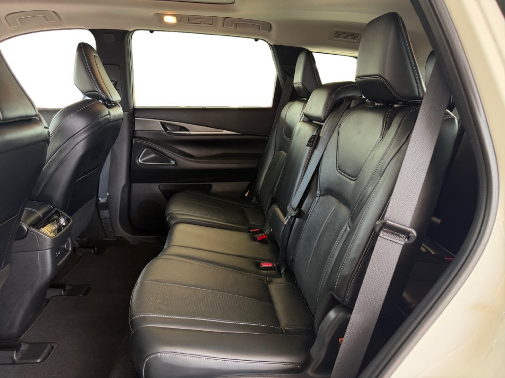 Used 2023 INFINITI QX60 Luxe w/ Performance Audio Package AWD/4WD image 16