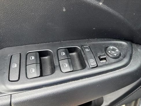 Used 2025 Hyundai Venue SEL FWD image 13