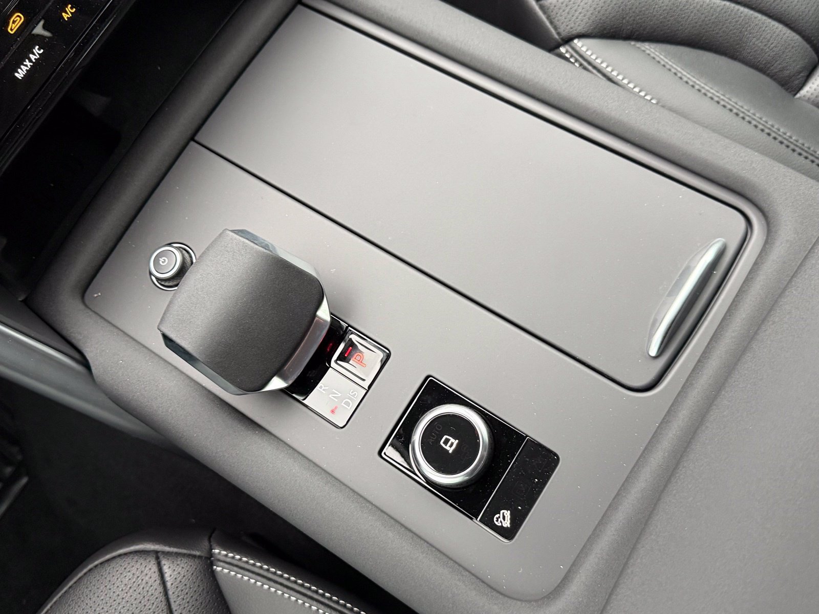 New 2026 Land Rover Discovery S AWD/4WD image 31