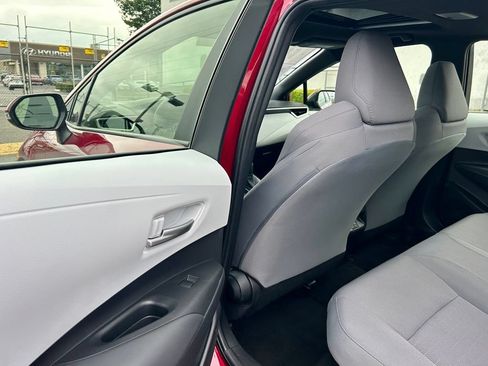 Certified 2024 Toyota Corolla SE w/ SE Package FWD image 11