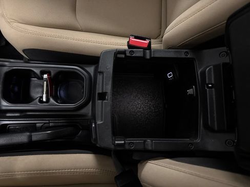 Used 2021 Jeep Wrangler Unlimited Sahara AWD/4WD image 27