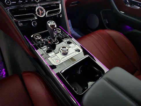 Used 2023 Bentley Flying Spur V8 image 23