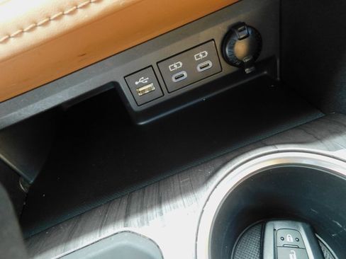 Used 2023 Toyota Highlander Platinum image 36