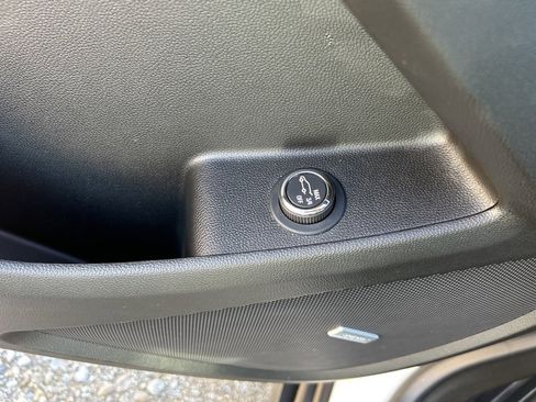 Used 2023 Chevrolet Traverse RS image 27