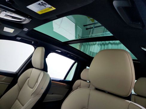 Used 2026 Volvo XC90 B6 Plus image 11