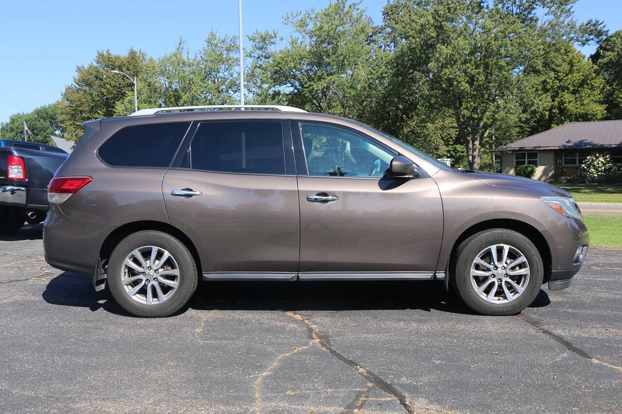 Used 2016 Nissan Pathfinder SV w/ Trailer Tow Package AWD/4WD image 2