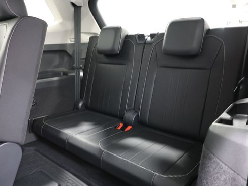 Used 2023 Volkswagen Tiguan SE FWD image 26